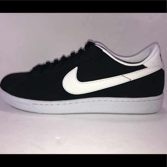 NIKE MENS SZ 10 BLACK & WHITE TENNIS SHOES NIKE MENS SZ 10 BLACK & WHITE TENNIS SHOES